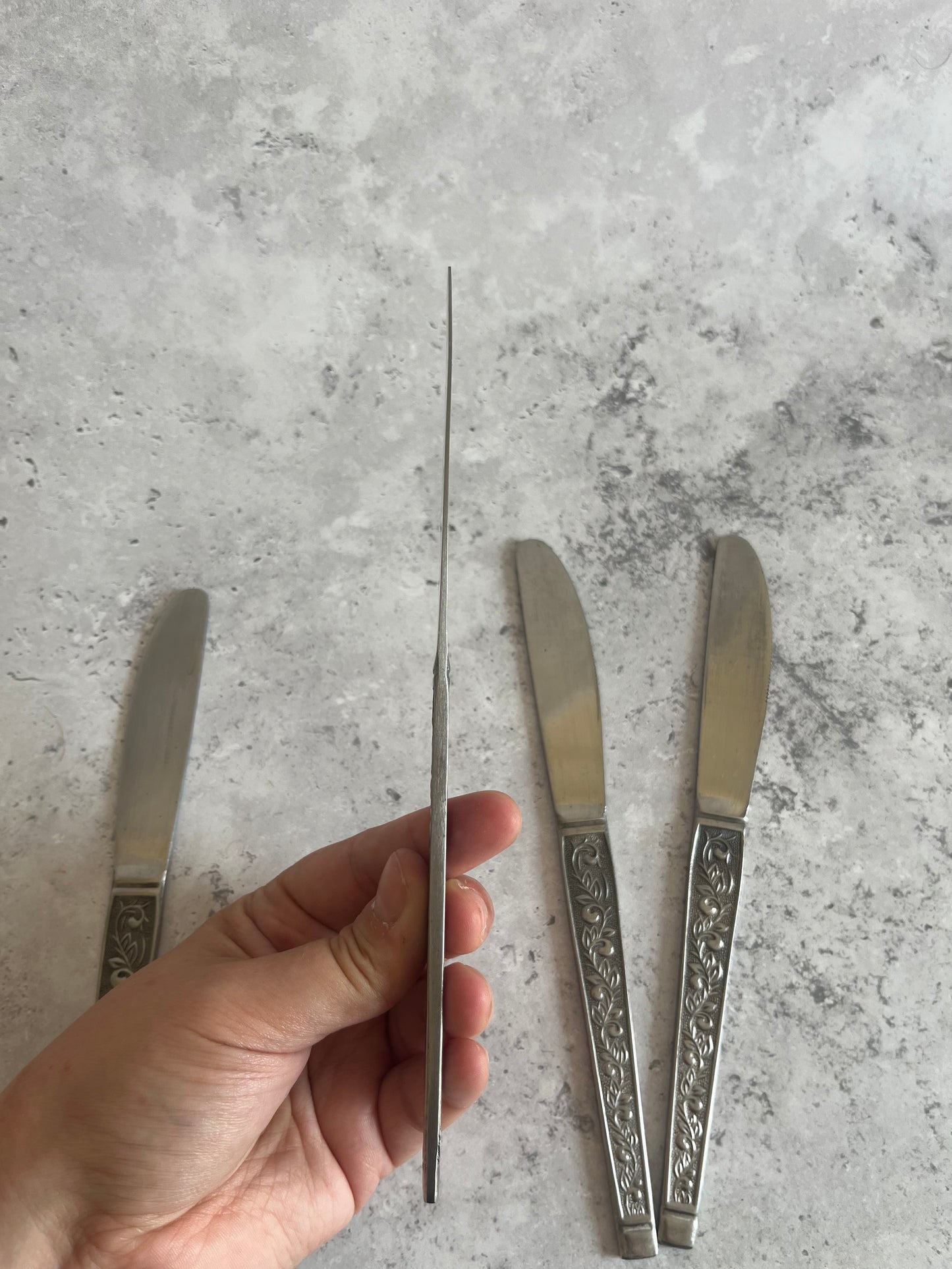 Vintage Scroll Design Set Of 4 Table Knives Stainless Steel Dinner Knives