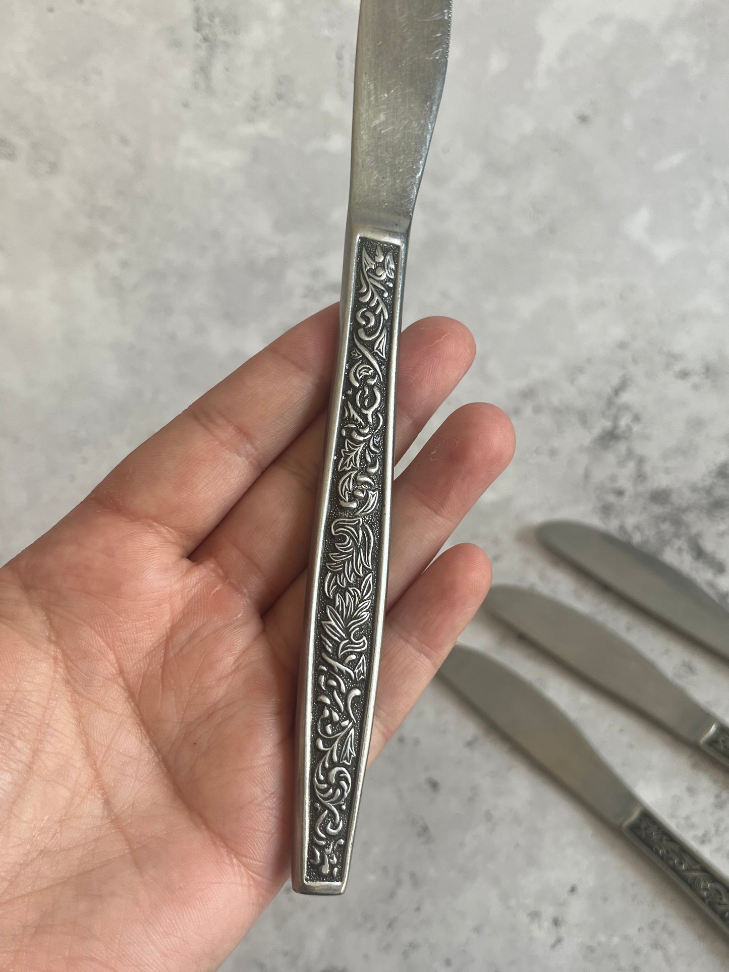 Vintage Korean Scroll Design Set Of 4 Table Knives Stainless Steel Dinner Knives