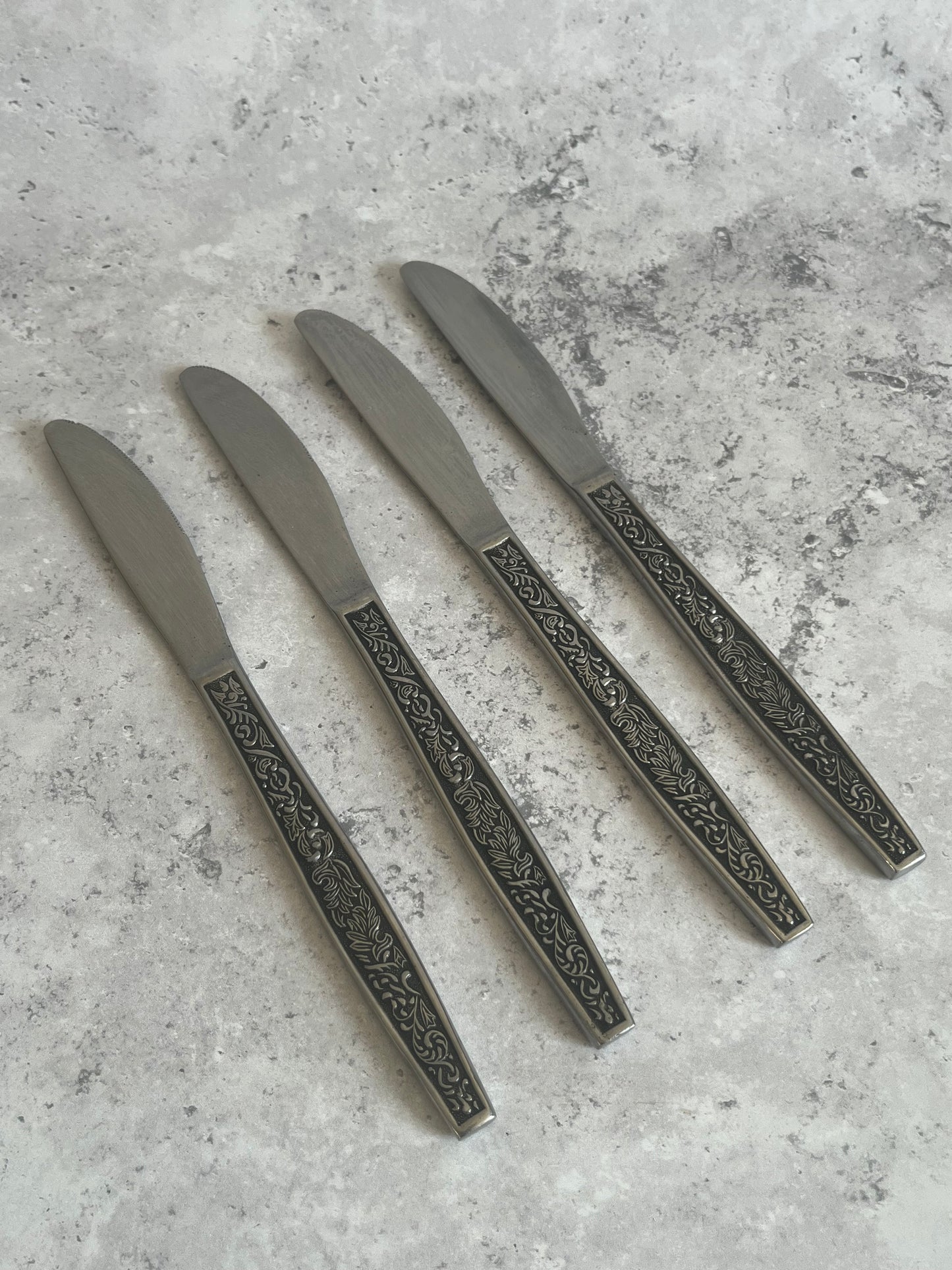 Vintage Korean Scroll Design Set Of 4 Table Knives Stainless Steel Dinner Knives