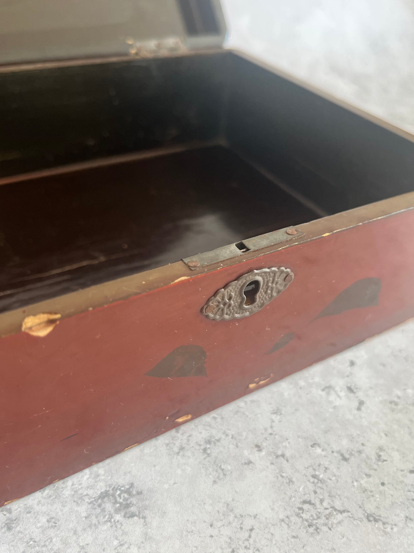 Antique Japanese Red Lacquer Storage Box Landscape Bird Scene