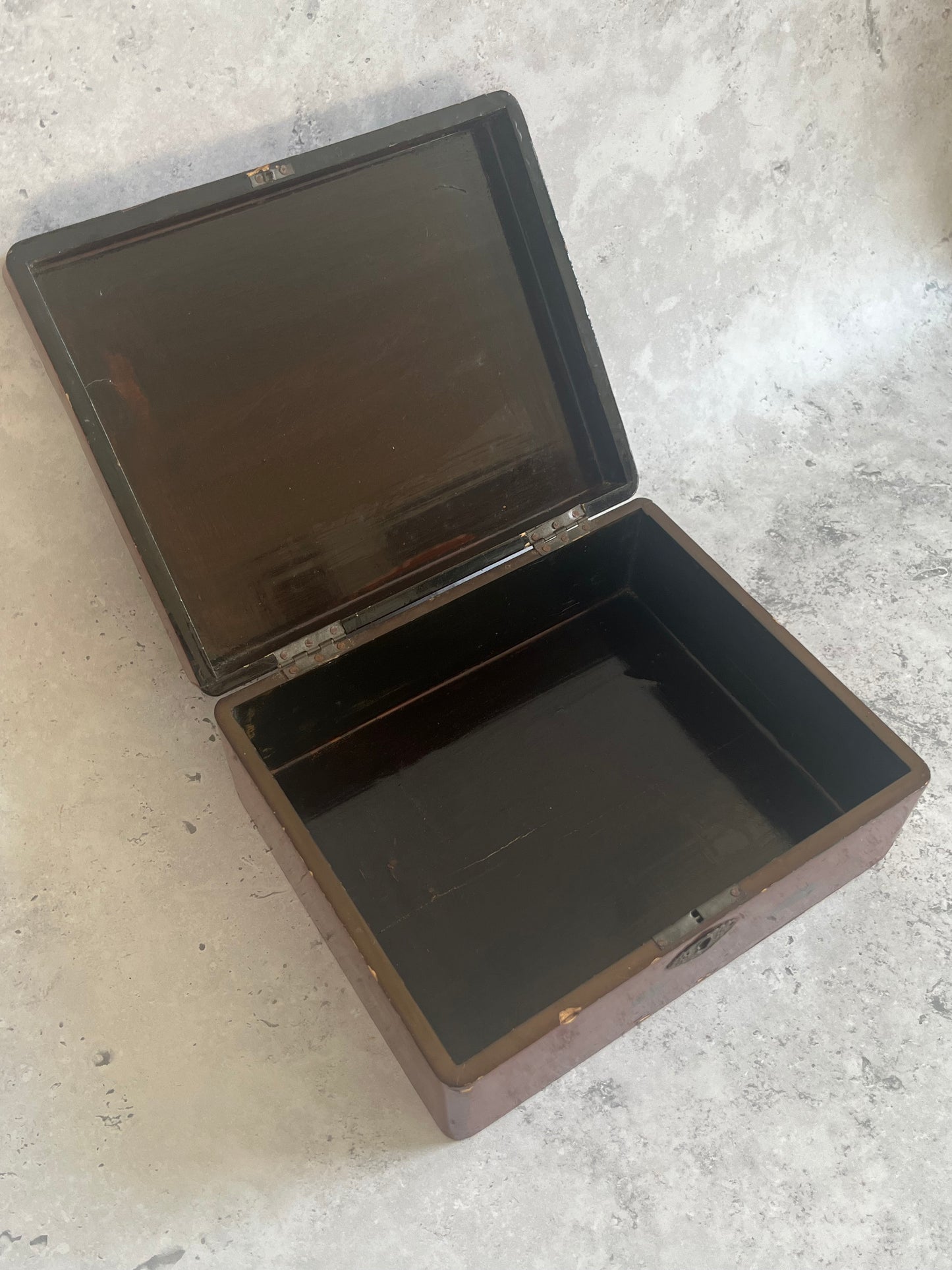 Antique Japanese Red Lacquer Storage Box Landscape Bird Scene