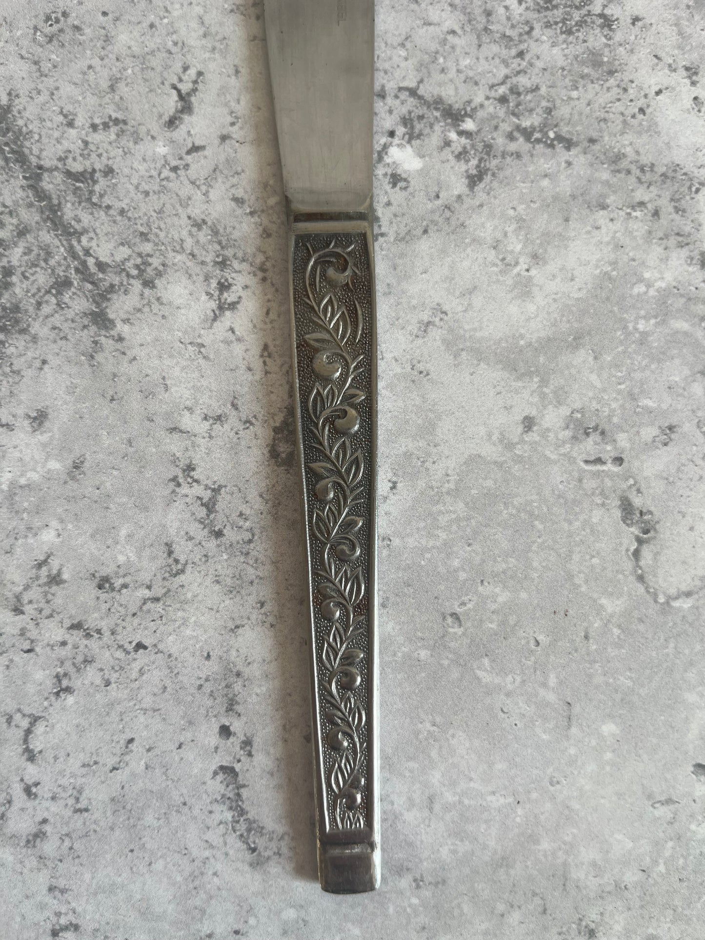 Vintage Scroll Design Set Of 4 Table Knives Stainless Steel Dinner Knives