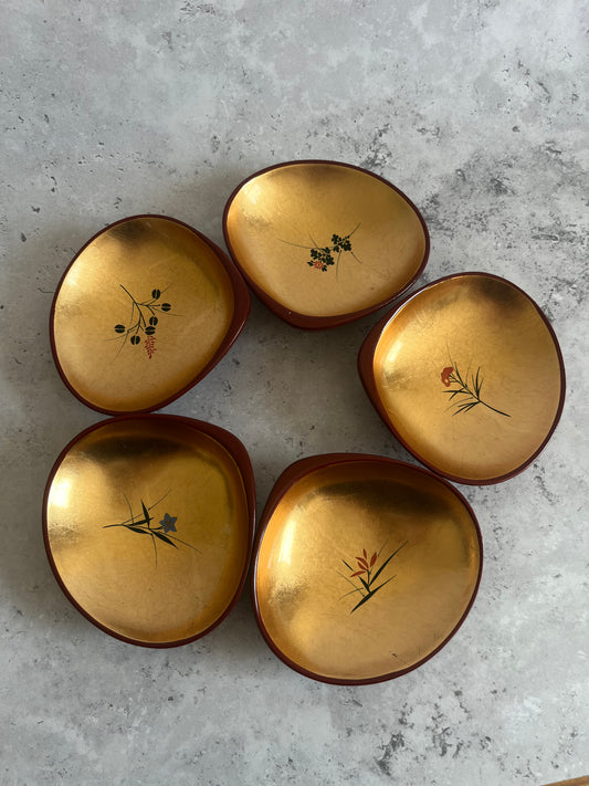 Japanese Set Of 5 Lacquerware Clam Shaped Dishes Handpainted Floral Detail Sweet Dish