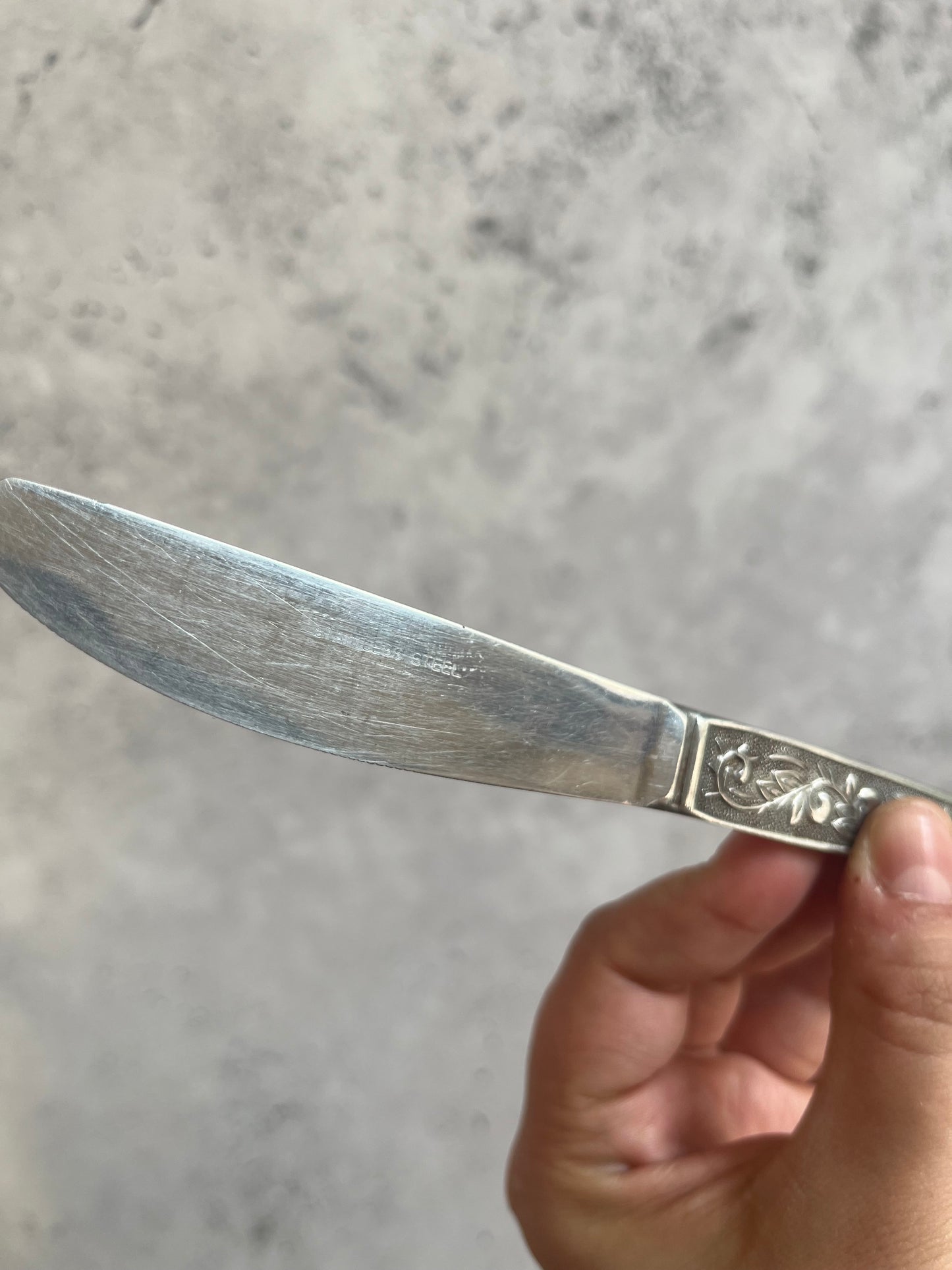 Vintage Scroll Design Set Of 4 Table Knives Stainless Steel Dinner Knives