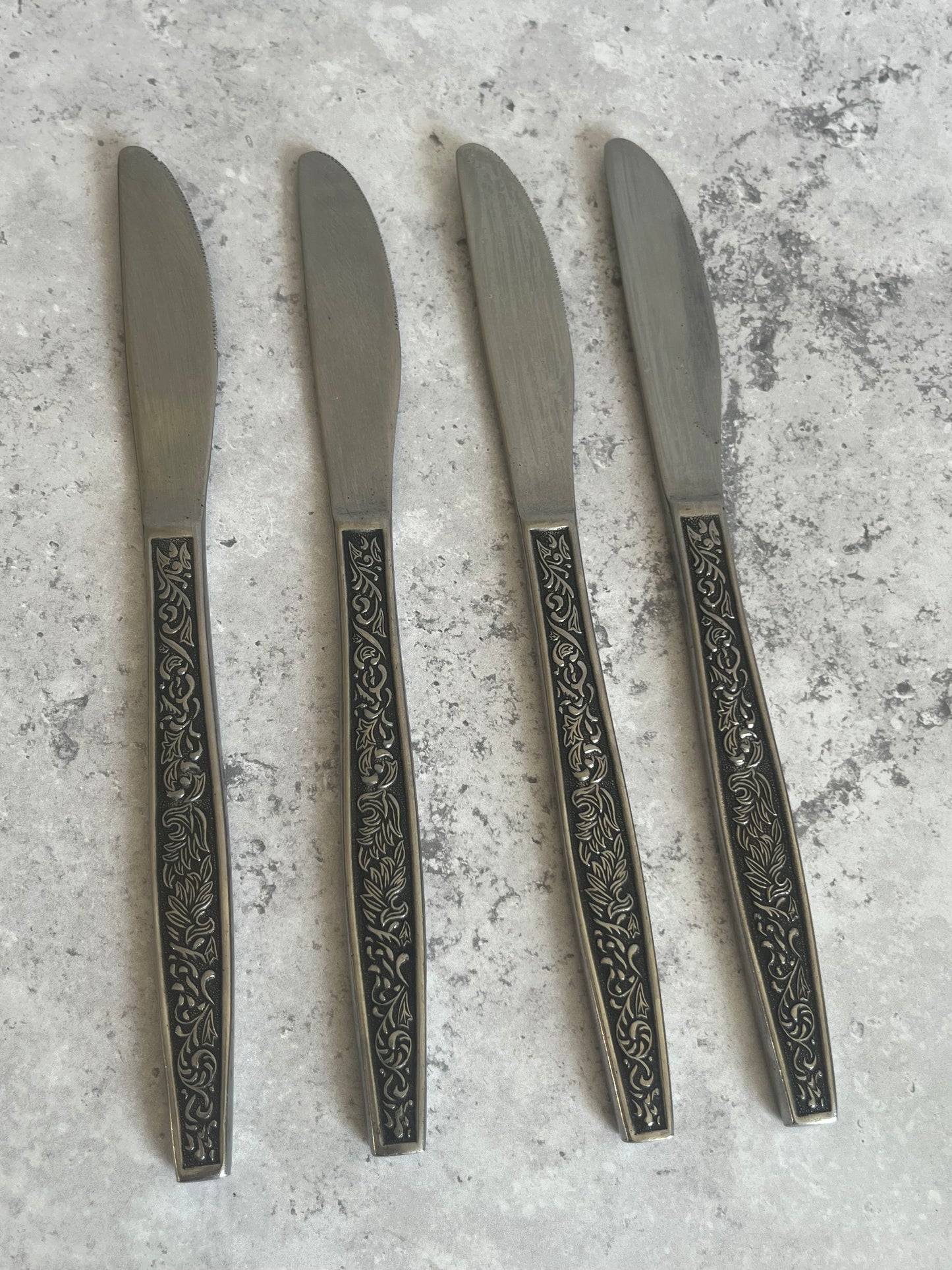 Vintage Korean Scroll Design Set Of 4 Table Knives Stainless Steel Dinner Knives