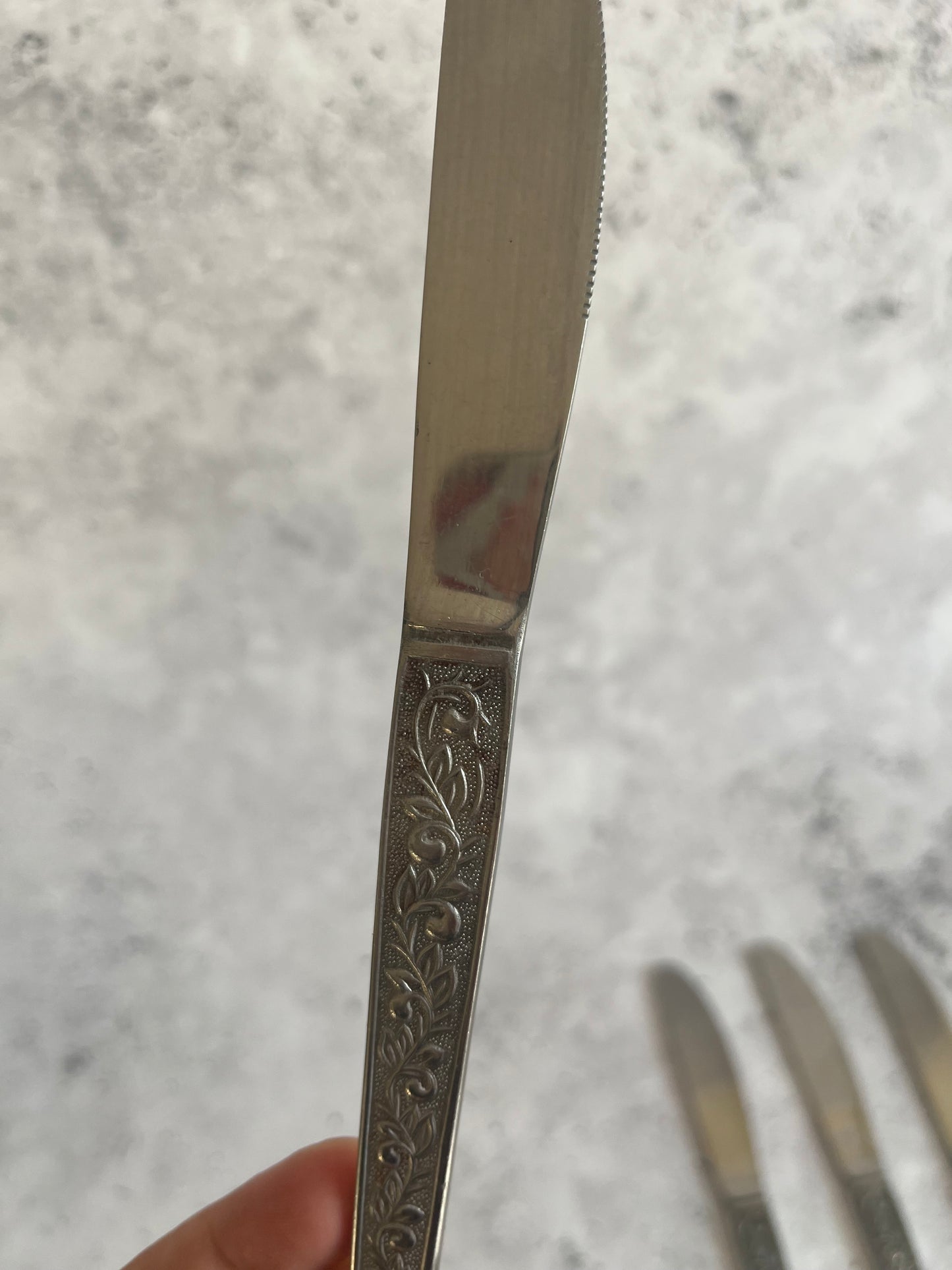 Vintage Scroll Design Set Of 4 Table Knives Stainless Steel Dinner Knives