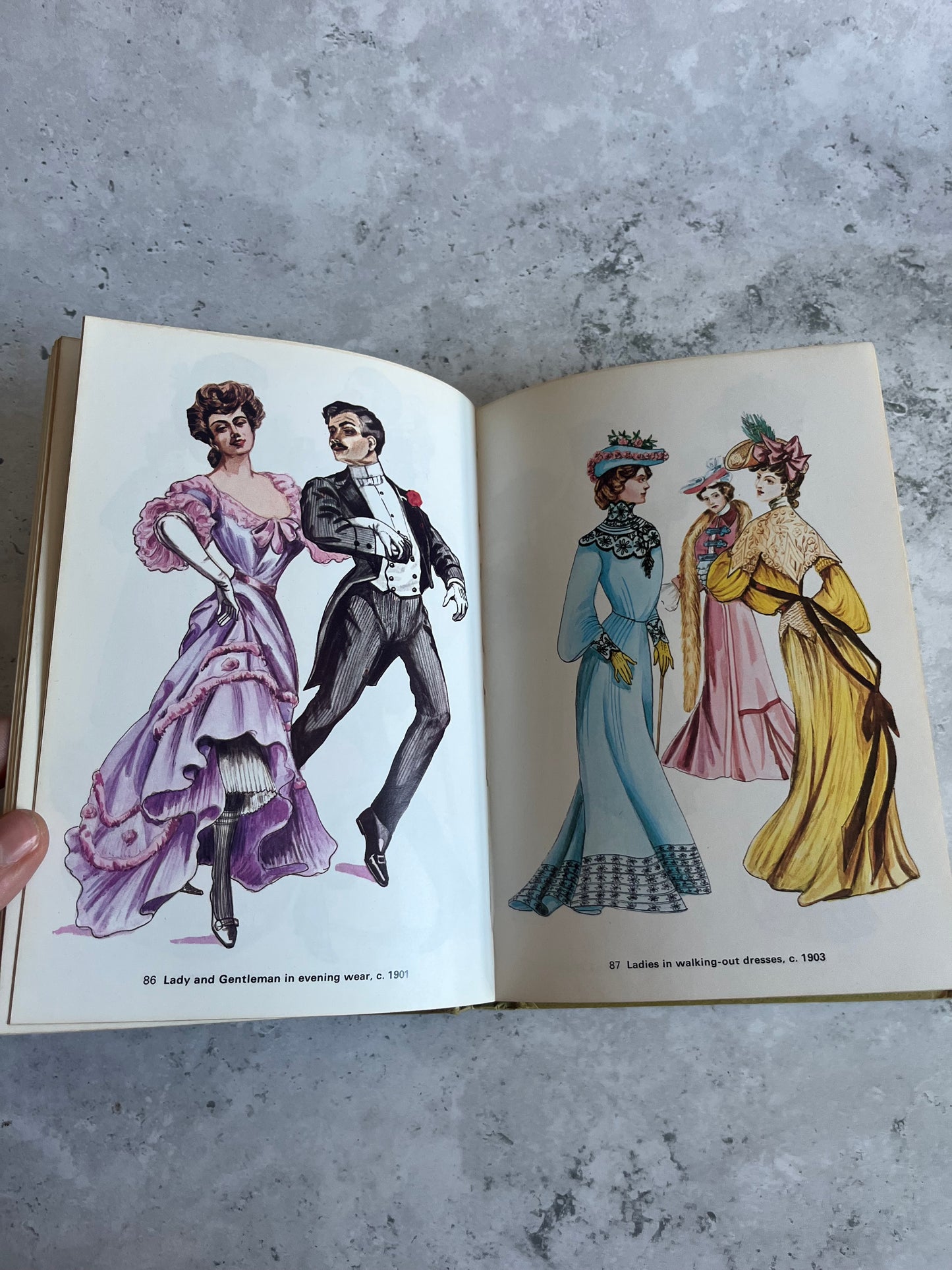 Costume And Fashion In Colour 1760-1920 By Jack Cassin-Scott Hardback Book Fashion History