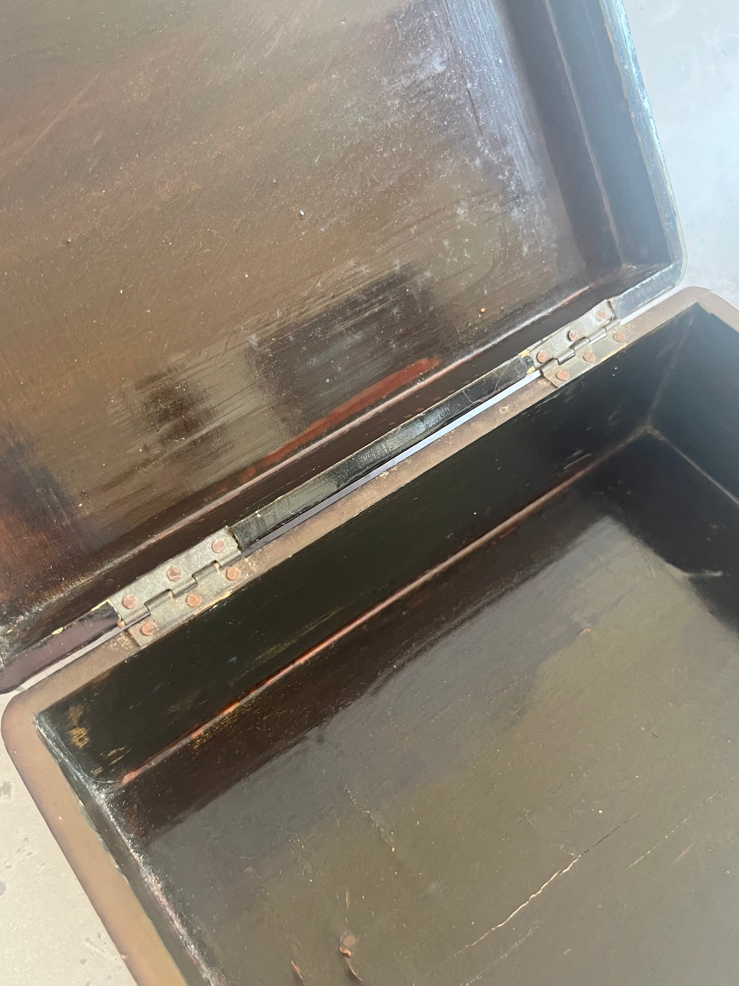 Antique Japanese Red Lacquer Storage Box Landscape Bird Scene