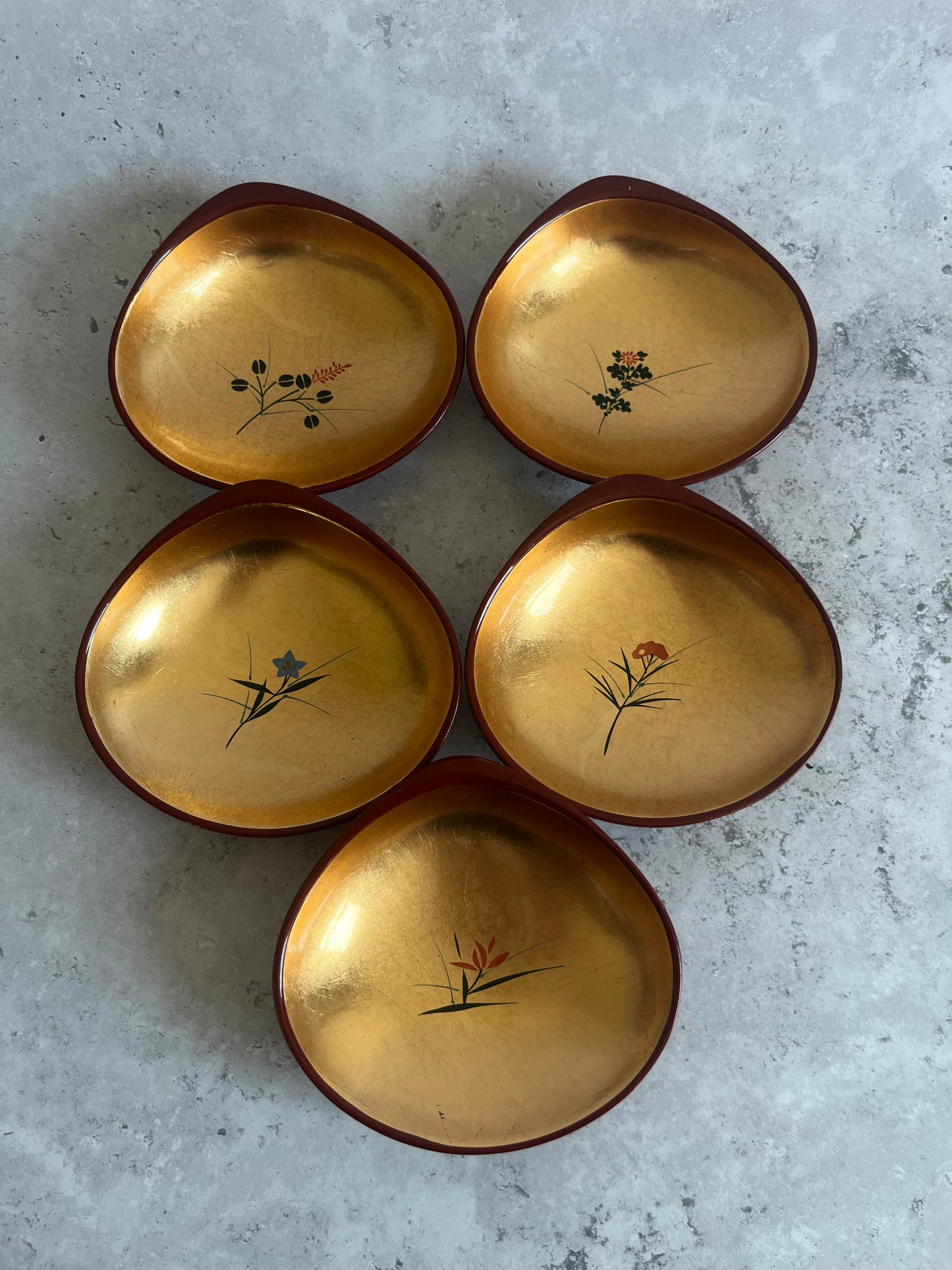 Japanese Set Of 5 Lacquerware Clam Shaped Dishes Handpainted Floral Detail Sweet Dish